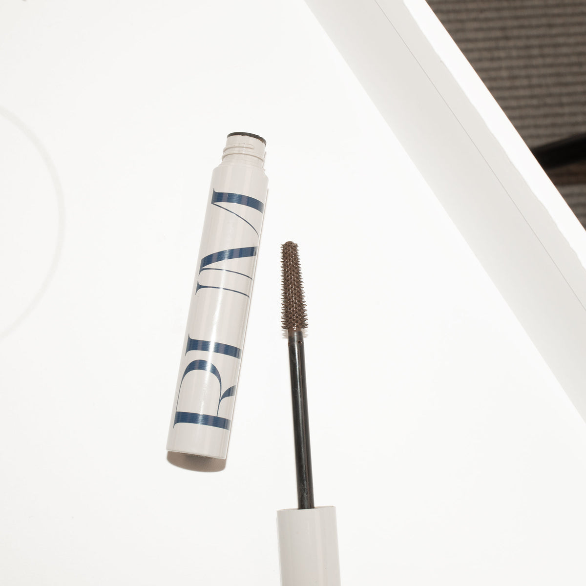 DOUBLE SHOT (COOLEST BROWN) Wrap Party Tubing Mascara